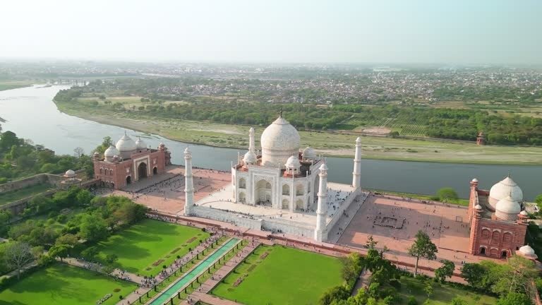 Agra Taj Mahal Tour Packages UK | 2 Days / 1 Night Agra Tour from Delhi